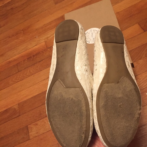 Ivory Lace Flat Custom-Made Bride Shoe - Picture 5 of 5